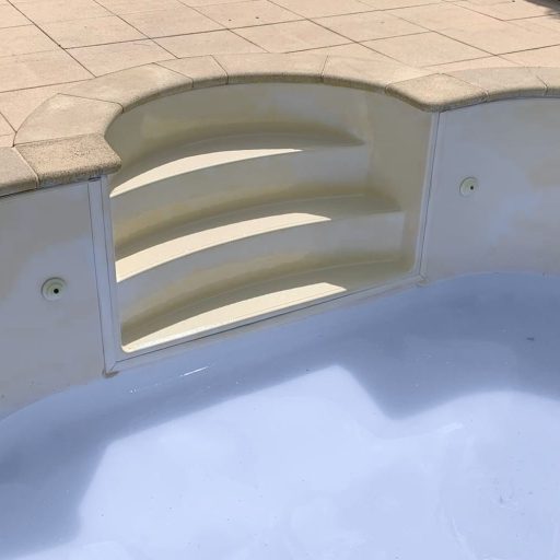 escalier piscine 27juin2024 1024